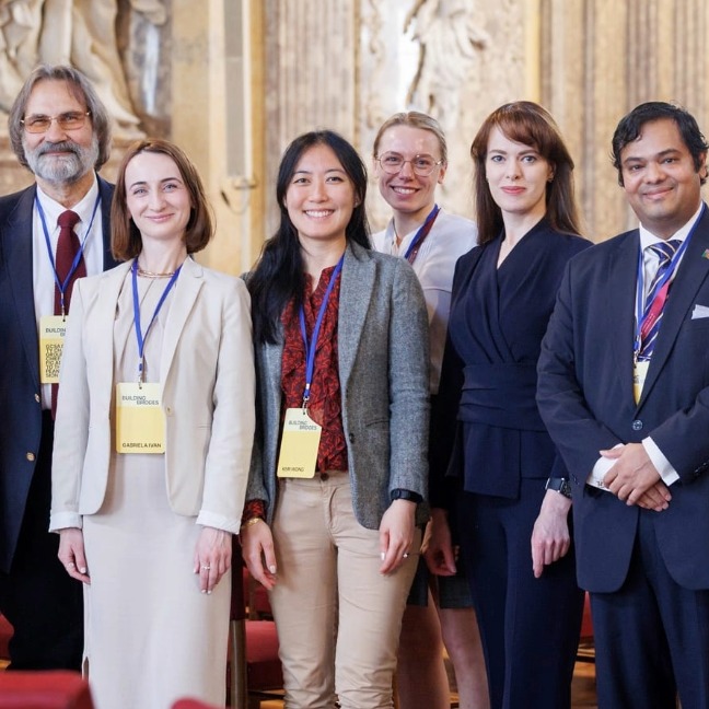 Our member Keri attends the SAM conference with other delegates posed for a group photo